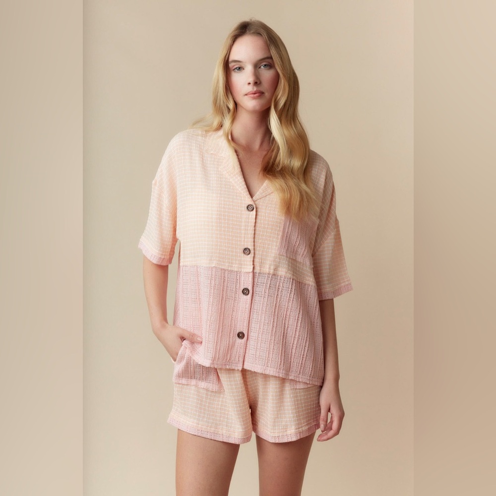 🚨 F48 OnLy SMALL LEFT! 2 pc set new fantastic fawn shorts top  boutique